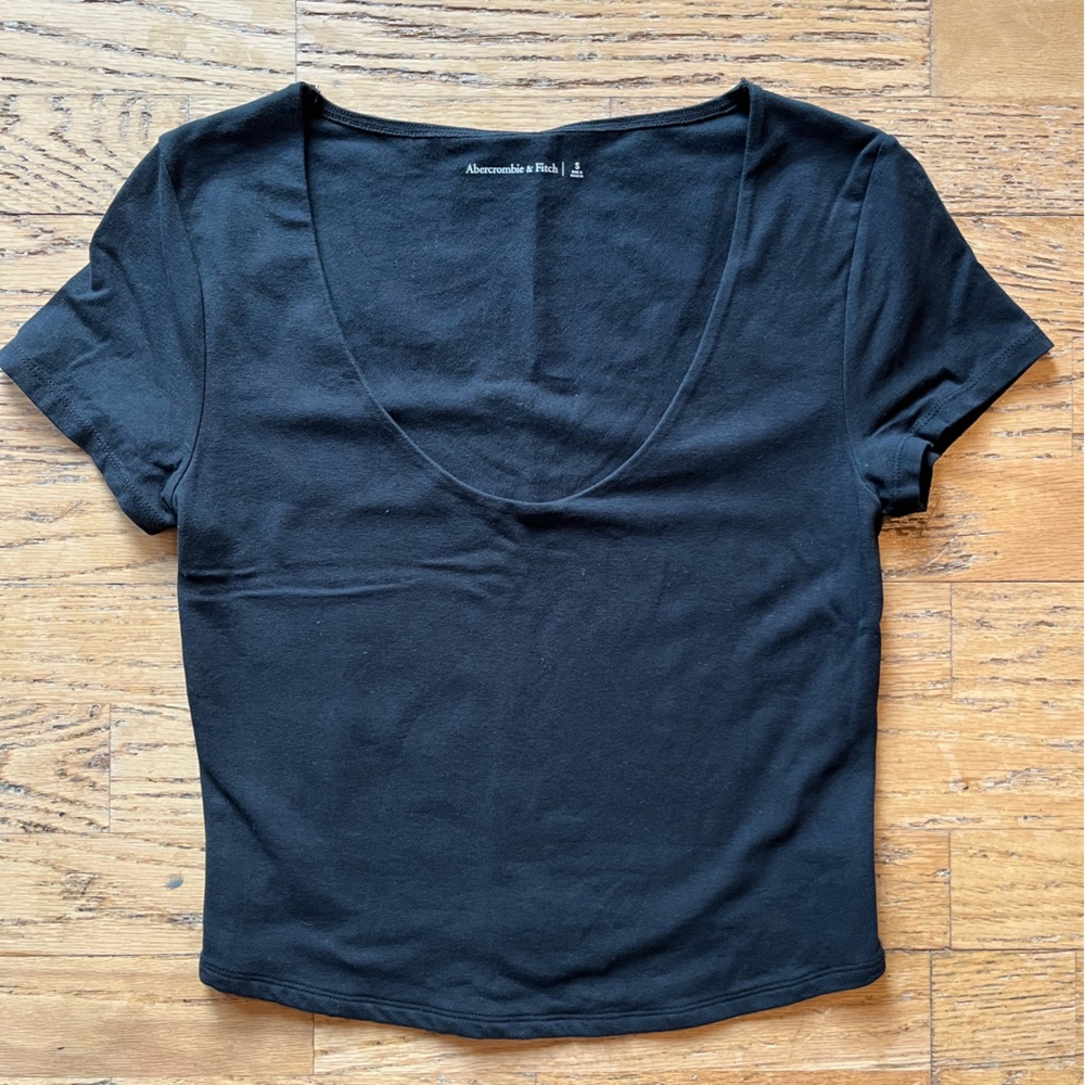 Abercrombie & Fitch black cropped baby tee size S